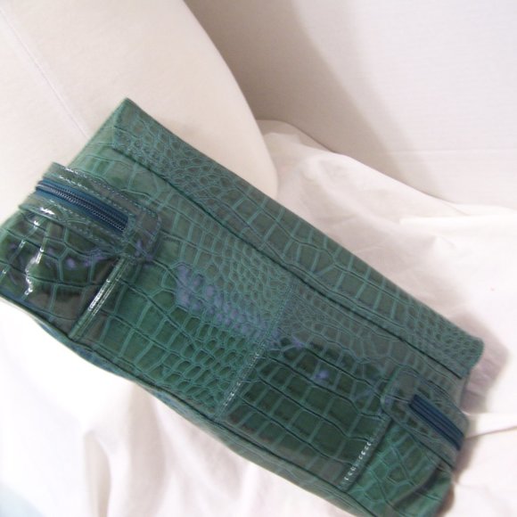 🏵️🏵️ 2/$15 🏵️🏵️ Unlisted Vegan Croc Green Clutch Bag. NWOT - Picture 3 of 6